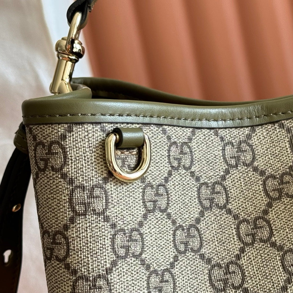 GUCCI 26S HAND BAG 25 IN DARK BEIGE AND MOSS GREEN CANVAS