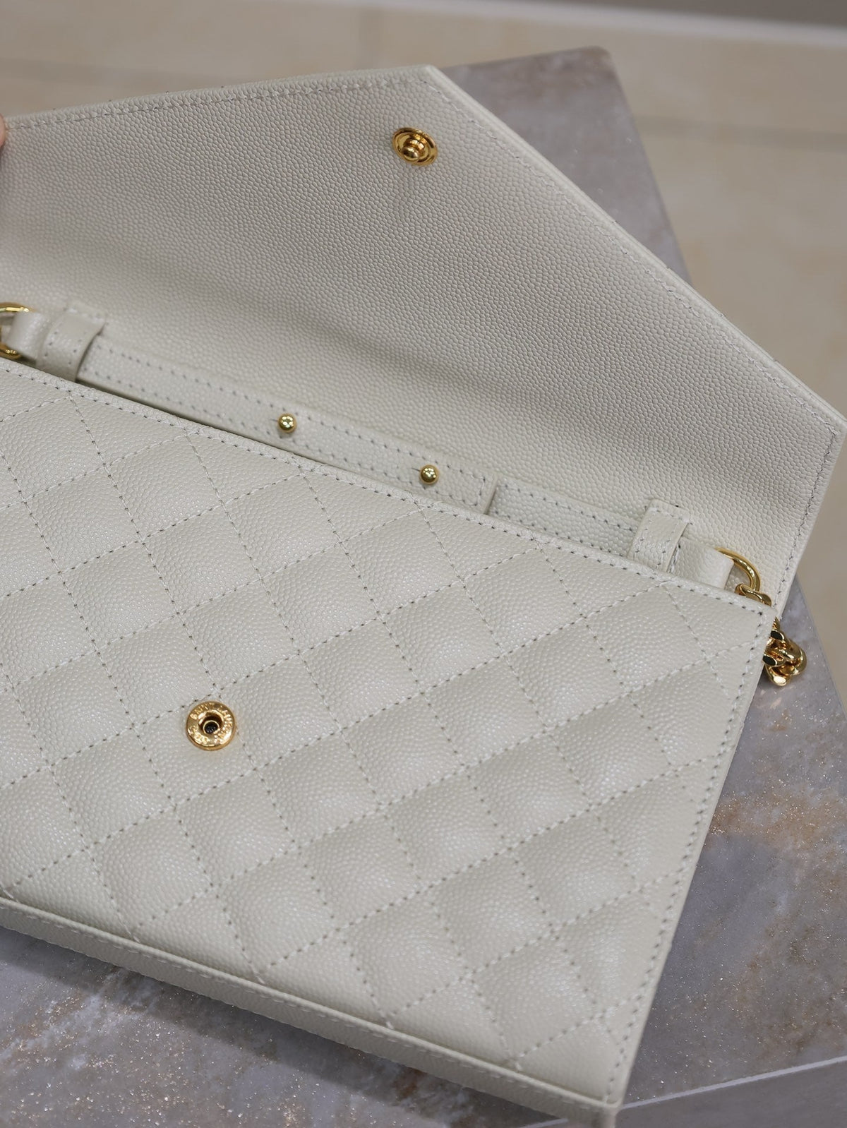 ENVELOPE CHAIN BAG 22 IN LIGHT GRAY LAMBSKIN GOLD HARDWARE